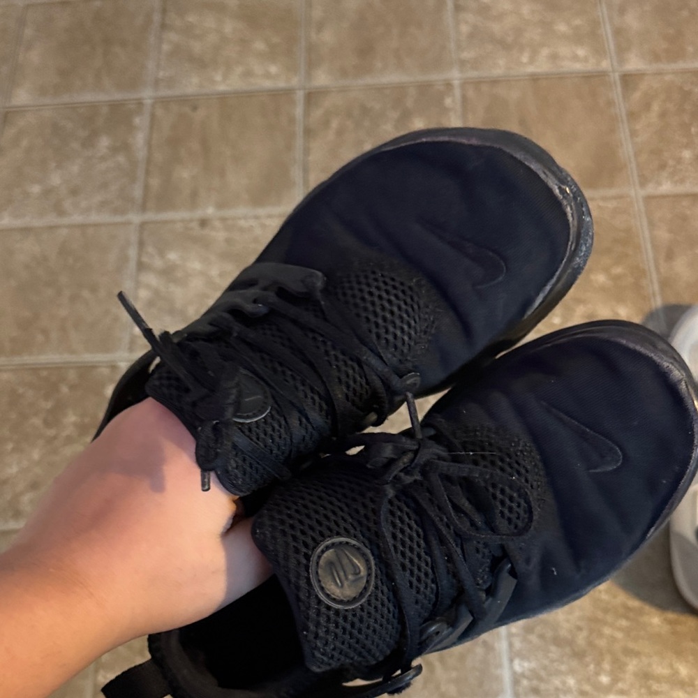Nike Kids Black Mesh Athletic Sneakers